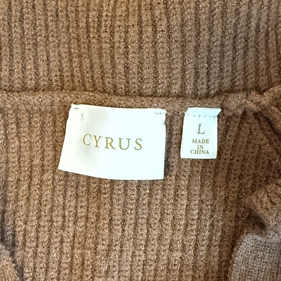 Cyrus V-Neck Ribbed Sweater - Picture 3 of 12